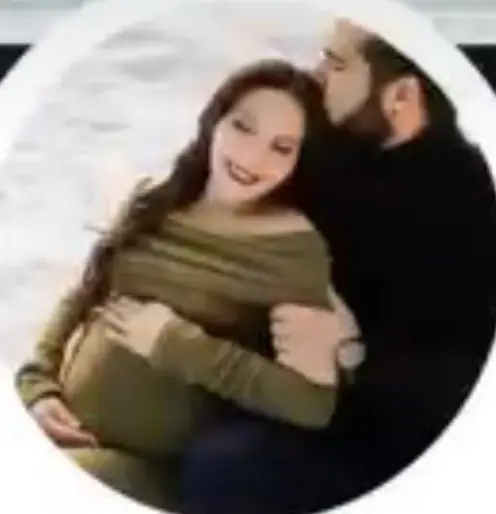 Marieva Bermudez embarazada junto a su pareja, mamá preparada con CareDoula